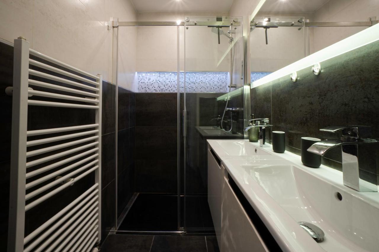 Apartament 2-room On The First Floor With Designer Renovation. Exit To The Courtyard. 15 Minutes To Schloss Schoenbrunn