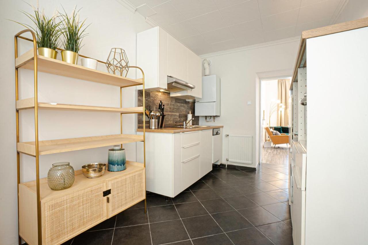 2-room On The First Floor With Designer Renovation. Exit To The Courtyard. 15 Minutes To Schloss Schoenbrunn Apartament