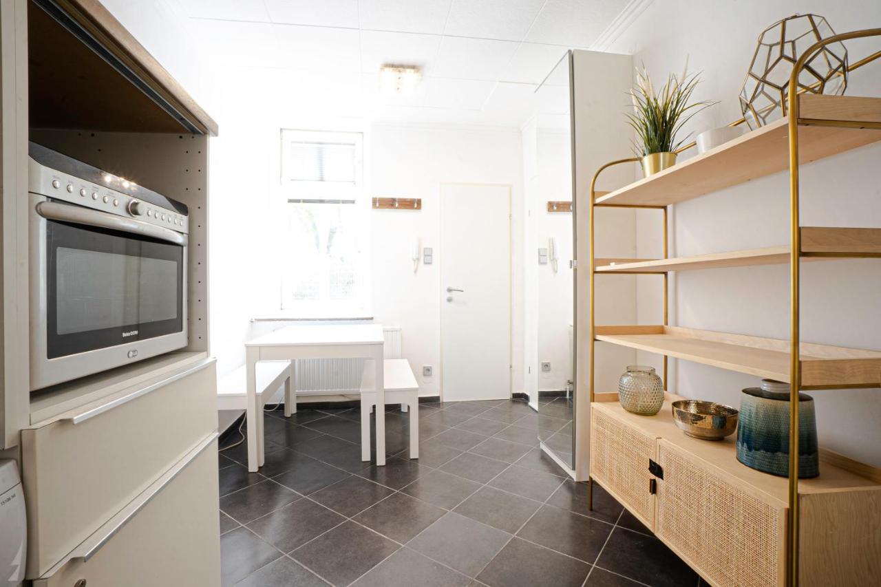 Appartement 2-room On The First Floor With Designer Renovation. Exit To The Courtyard. 15 Minutes To Schloss Schoenbrunn *