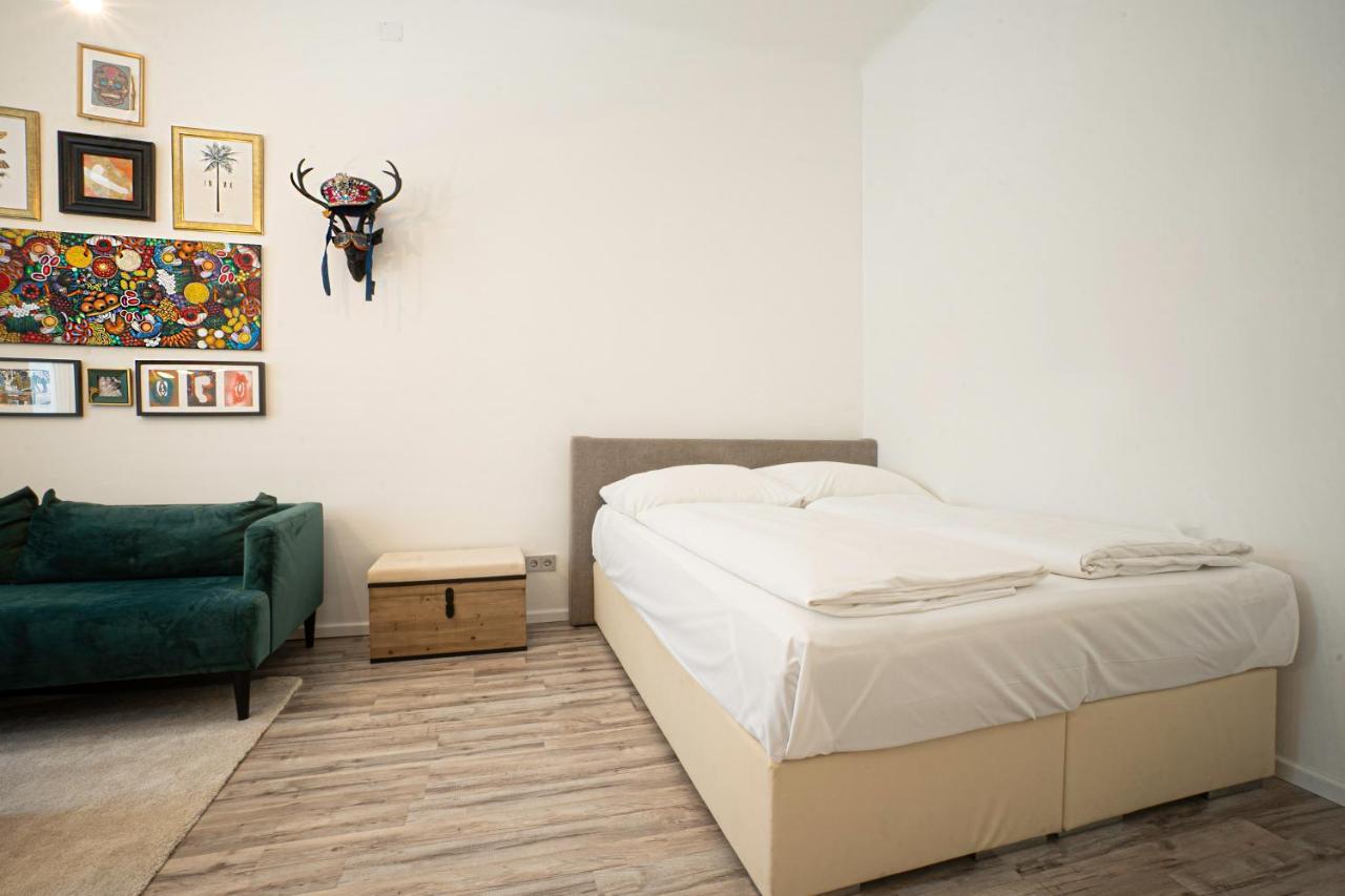Apartament 2-room On The First Floor With Designer Renovation. Exit To The Courtyard. 15 Minutes To Schloss Schoenbrunn *