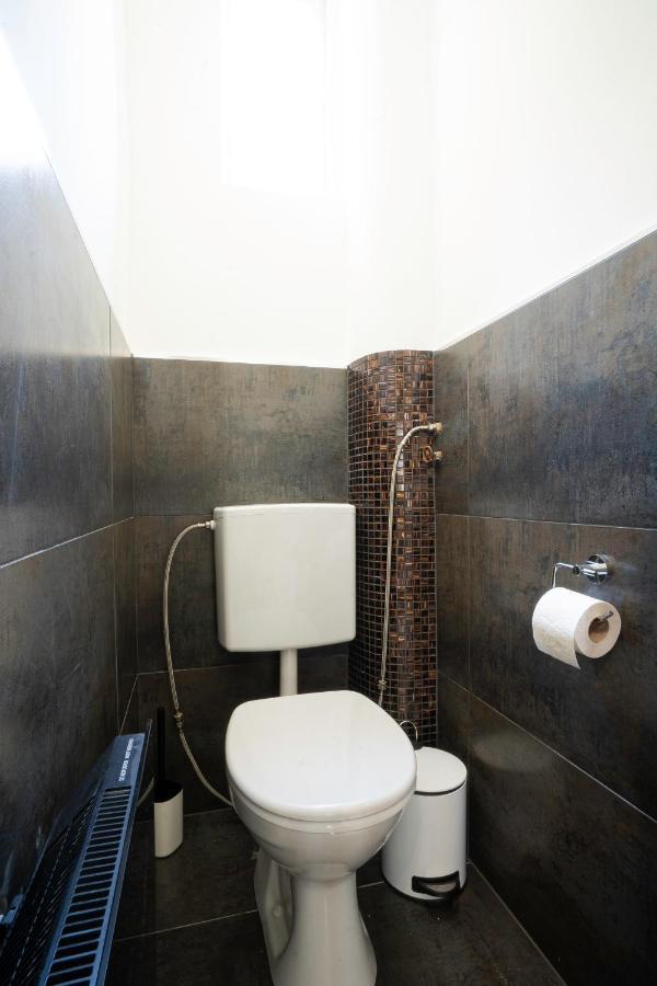 2-room On The First Floor With Designer Renovation. Exit To The Courtyard. 15 Minutes To Schloss Schoenbrunn Apartament *