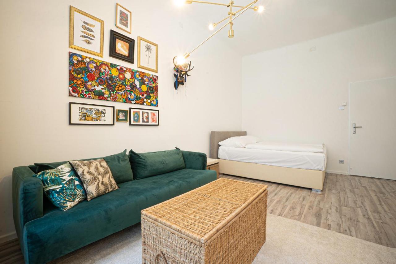 2-room On The First Floor With Designer Renovation. Exit To The Courtyard. 15 Minutes To Schloss Schoenbrunn Wiedeń