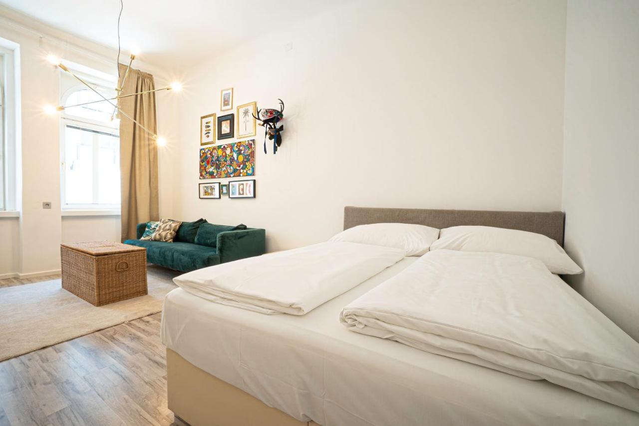Schloss View Apartment: Designer First-floor Retreat Apartment *