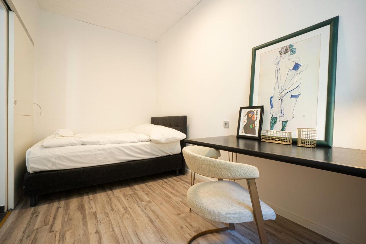 Schloss View Apartment: Designer First-floor Retreat